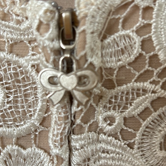 Lace top - Picture 3 of 7